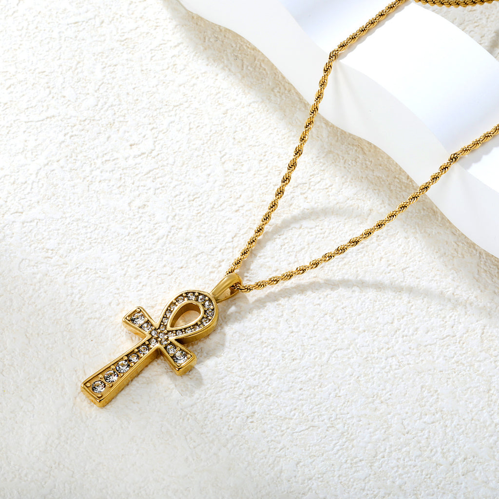 Damen Halskette mit kunstvollem Ankh-Anhänger und funkelnden Zirkonia Shop Nory