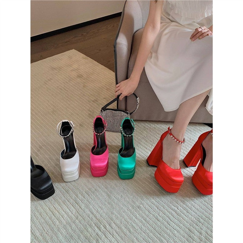 Damen Plateau-Pumps mit elegantem Plateau und goldenen Details Shopnory
