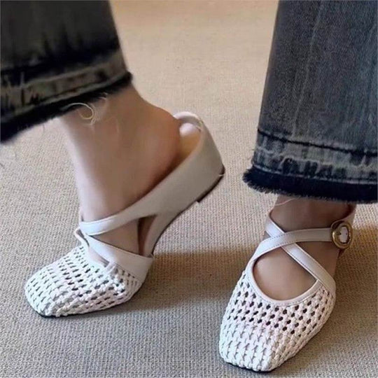 Damen Geflochtene Mule-Ballerinas mit T-Riemen und dekorativer Rosenapplikation Shop Nory