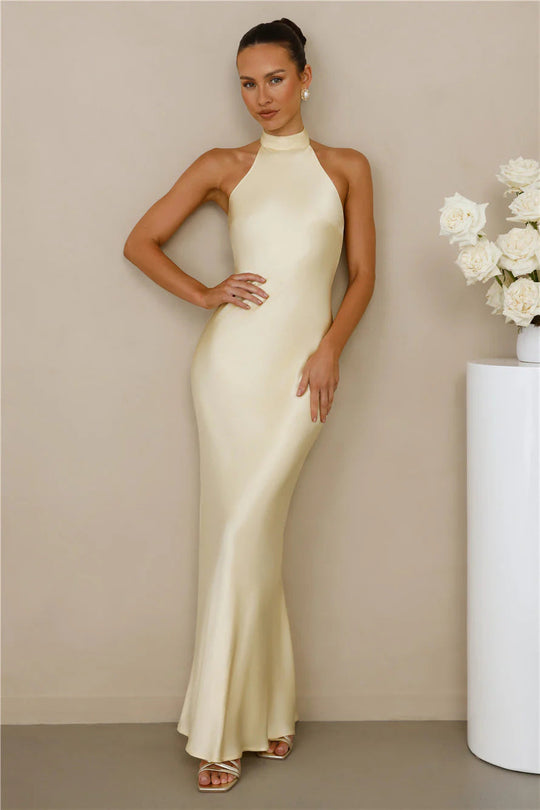 Damen Elegantes Satin-Maxikleid mit hohem Kragen und körpernahem Schnitt Shopnory