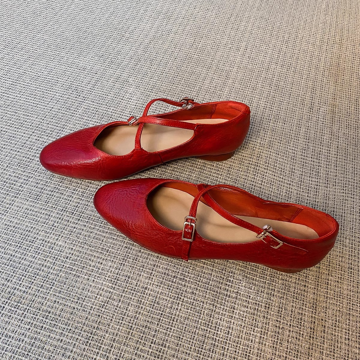 Damen Ballerinas mit kreuzförmigem Riemen und eleganter Spitze