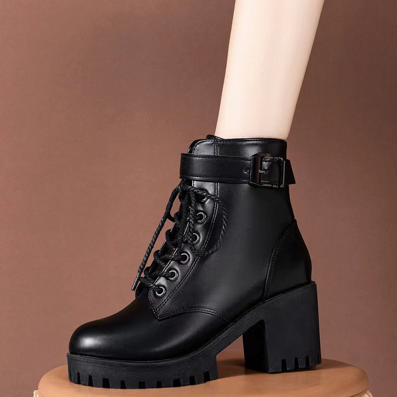 Damen nan Plateau-Schnürstiefelette aus Kunstleder mit profilierter Gummisohle und verstellbarem Schnallenriemen Shopnory