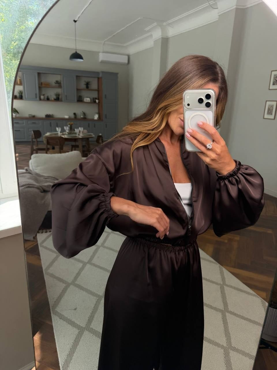 Damen Satin-Loungewear-Set mit kurzer Bomberjacke, Ballonärmeln und weitem Hosenbein Shop Nory