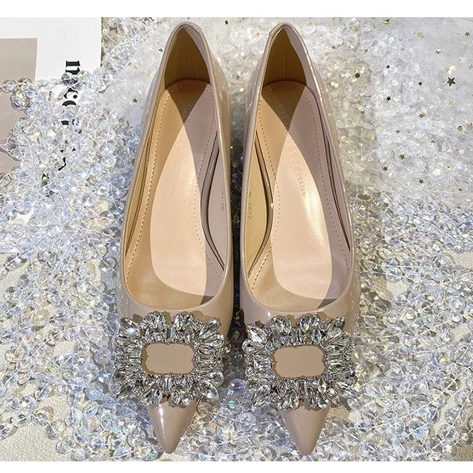 Damen Spitz zulaufende Lack‑Flats mit geschliffener Kristallschließe Shop Nory