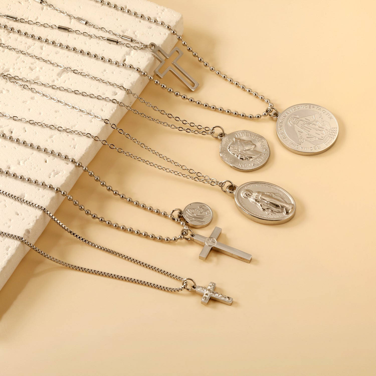Damen Halskette mit kunstvollem Medaillon-Anhänger Shop Nory