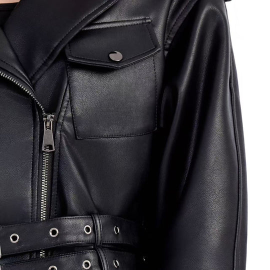 Damen kurz geschnittene taillierte Bikerjacke aus Kunstleder mit Doppeltaillengürtel, Epauletten und Zipperdetails Shop Nory