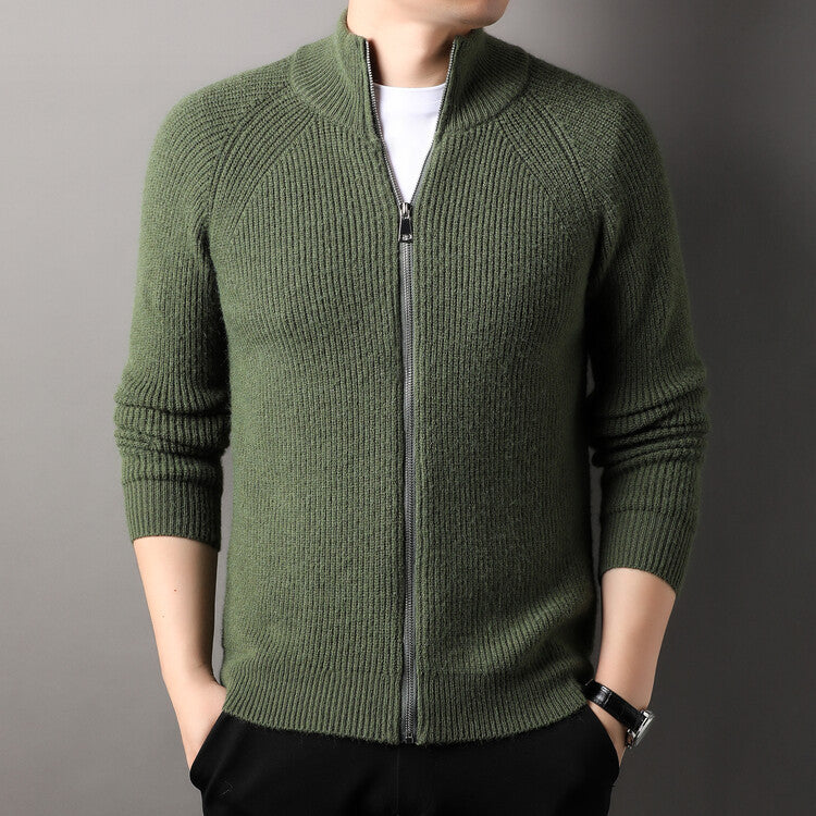 Herren Strickjacke mit hohem Kragen und unauffälligem Reißverschluss