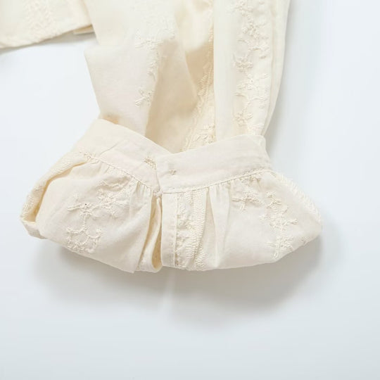 Damen Leichte Bluse mit Spitzenbesätzen, V‑Ausschnitt und taillierter Peplum‑Silhouette Shop Nory