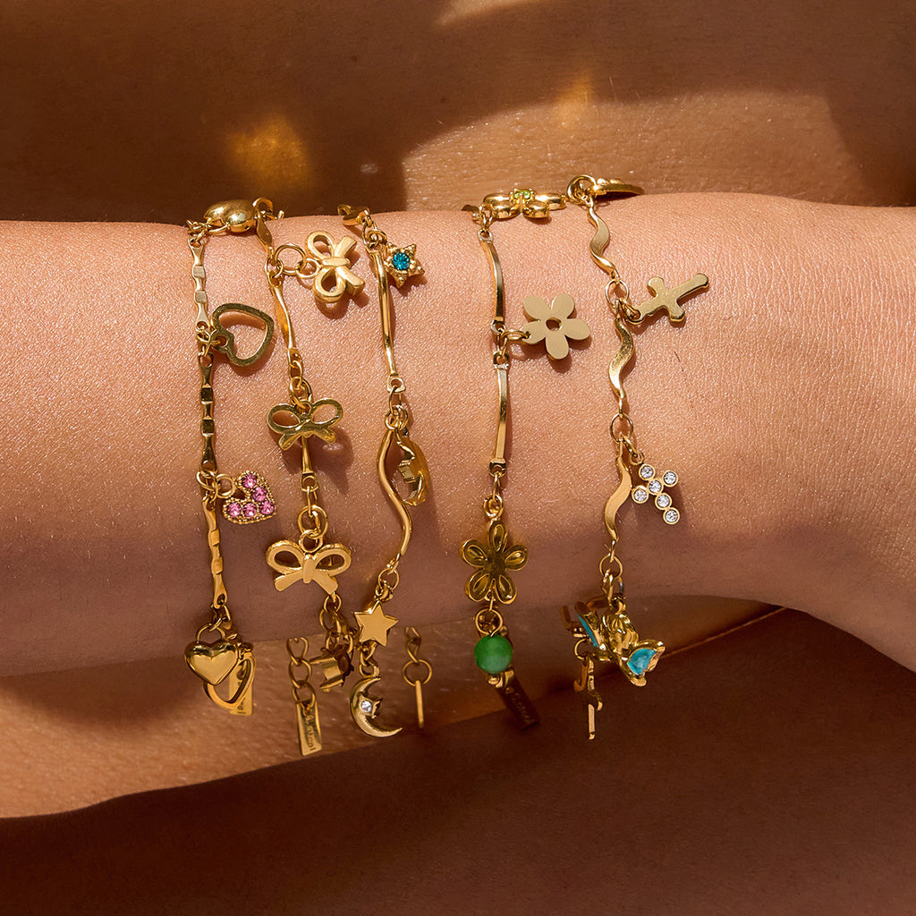Damen Armband mit funkelnden Herzanhängern und hypoallergener Edelstahlverarbeitung Shop Nory
