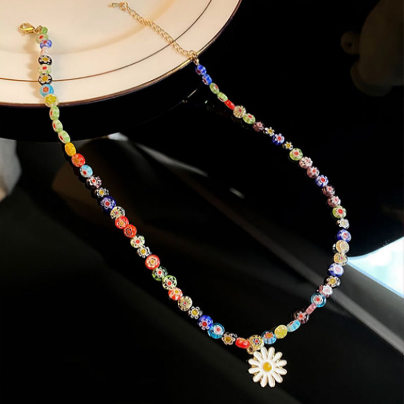 Bunte Halskette Mit Gänseblümchen-Anhänger | Shop Nory