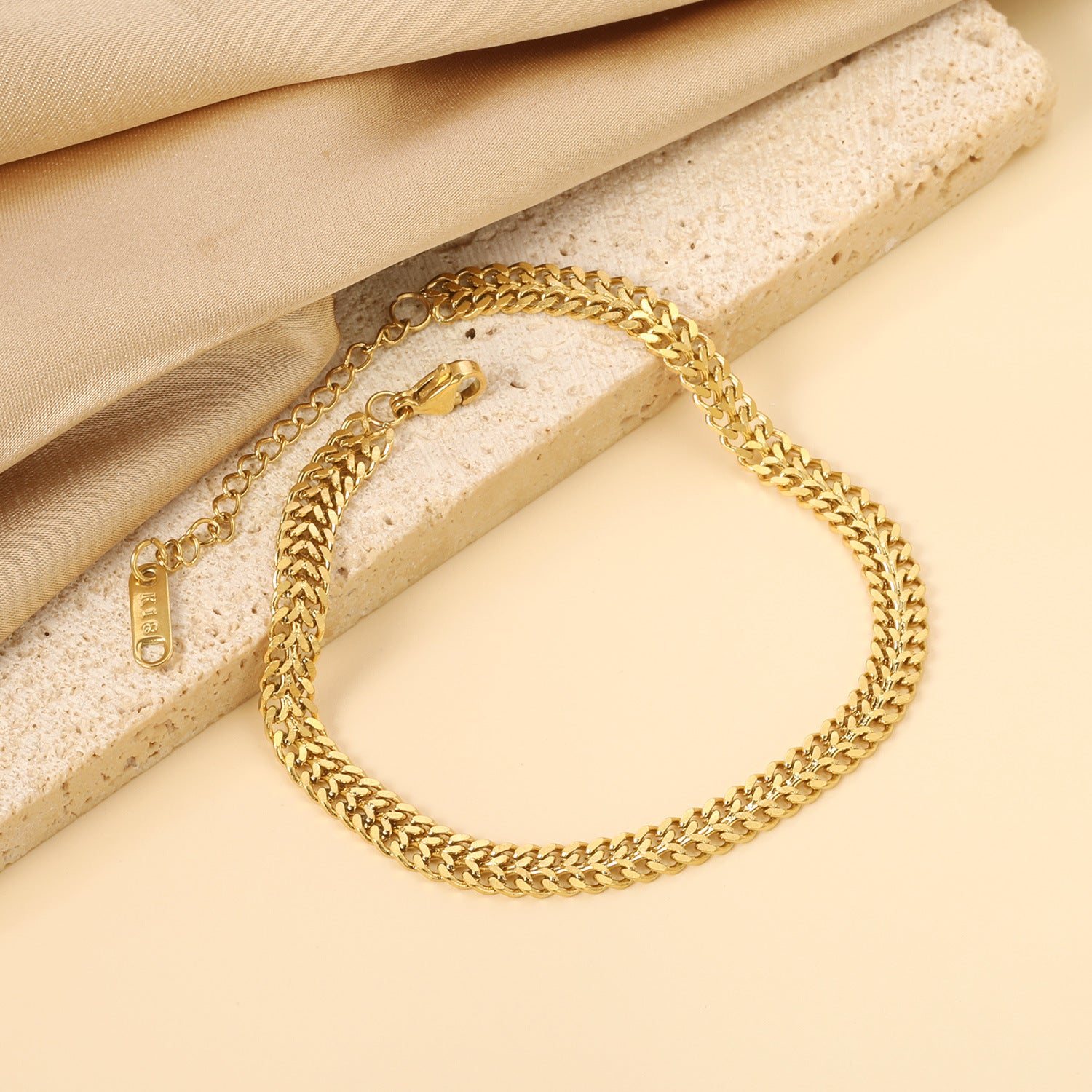 Damen Armband mit eleganten Perlen und verstellbarem Kettenverschluss Shop Nory
