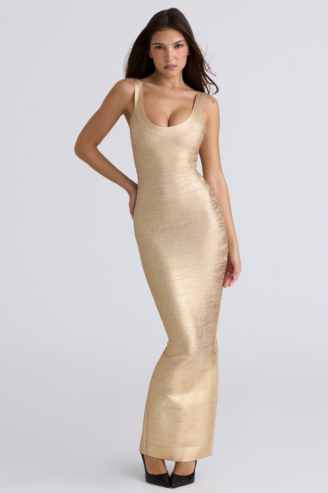 Damen figurbetontes Maxikleid mit schimmerndem Stoff und tiefem Ausschnitt Shopnory