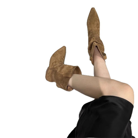 Damen Slouch-Cowboystiefel mit spitzer Zehenpartie und sculpted Kitten-Absatz Shop Nory