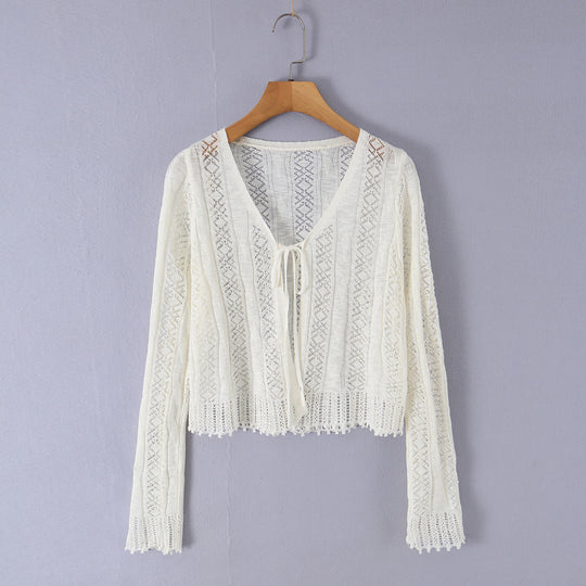 Damen Leichter gehäkelter Kurzcardigan mit V‑Ausschnitt, Bindeband und Ajourmuster Shop Nory