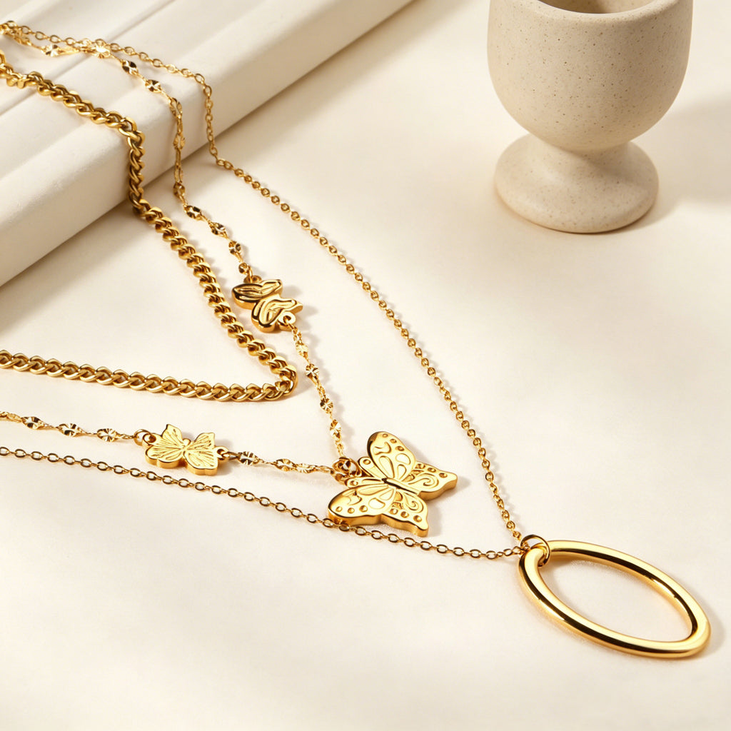 Damen mehrlagige Halskette mit goldplattierten Schmetterlingsanhängern und eleganten Edelstahl-Details Shop Nory