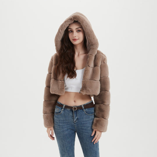 Damen Cropped Kunstpelzjacke mit horizontalen Volumenpaneelen, Steh-Umlegekragen und Reißverschluss Shop Nory