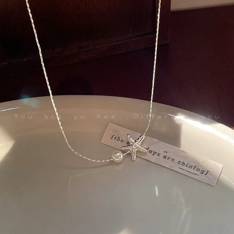 Damen Kette mit verspieltem Seestern-Anhänger und eleganter Perle Shop Nory