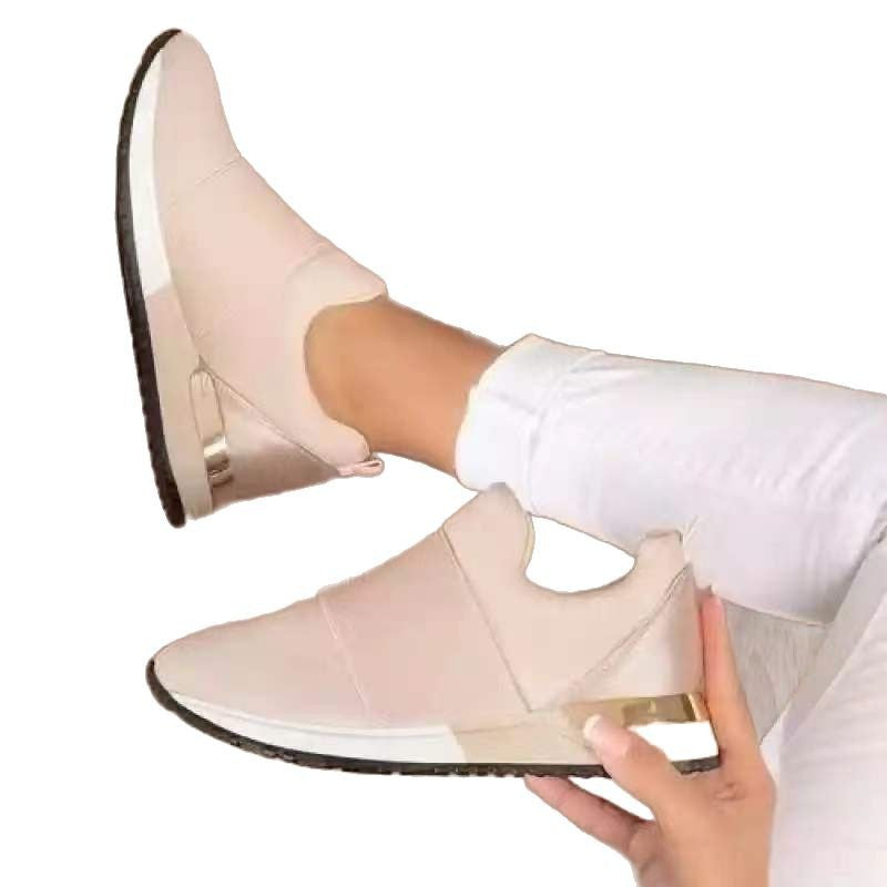Damen Slip-On Sneakers mit atmungsaktiver Textilkonstruktion und modischem Metallic-Detail