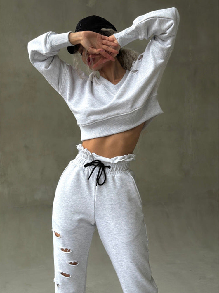 Damen kurzgeschnittenes Sweat-Set mit V-Ausschnitt, Rüschenbund Highwaist Jogginghose und Distressed-Details Shop Nory