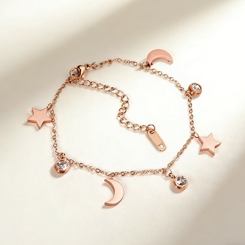 Damen Armband aus rosévergoldetem Edelstahl mit funkelnden Anhängern Shop Nory