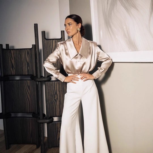 Damen Satinbluse mit übergroßem Spitzkragen und eleganten Langärmeln Shop Nory