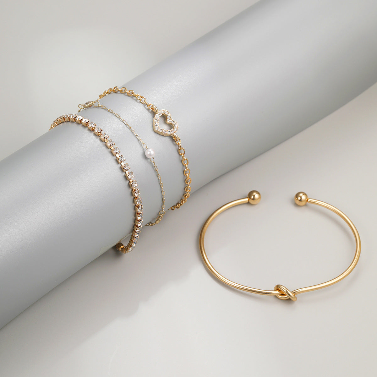 Damen Armband-Set mit funkelnden Kristallen und verspieltem Herzanhänger Shop Nory