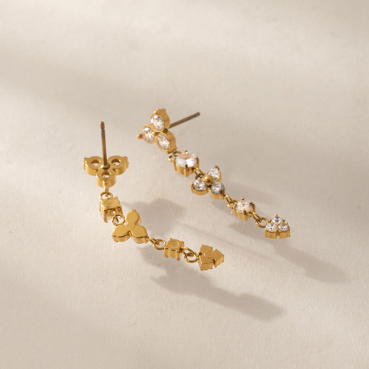 Damen Ohrhänger mit funkelnden Zirkonia in elegantem Design Shop Nory