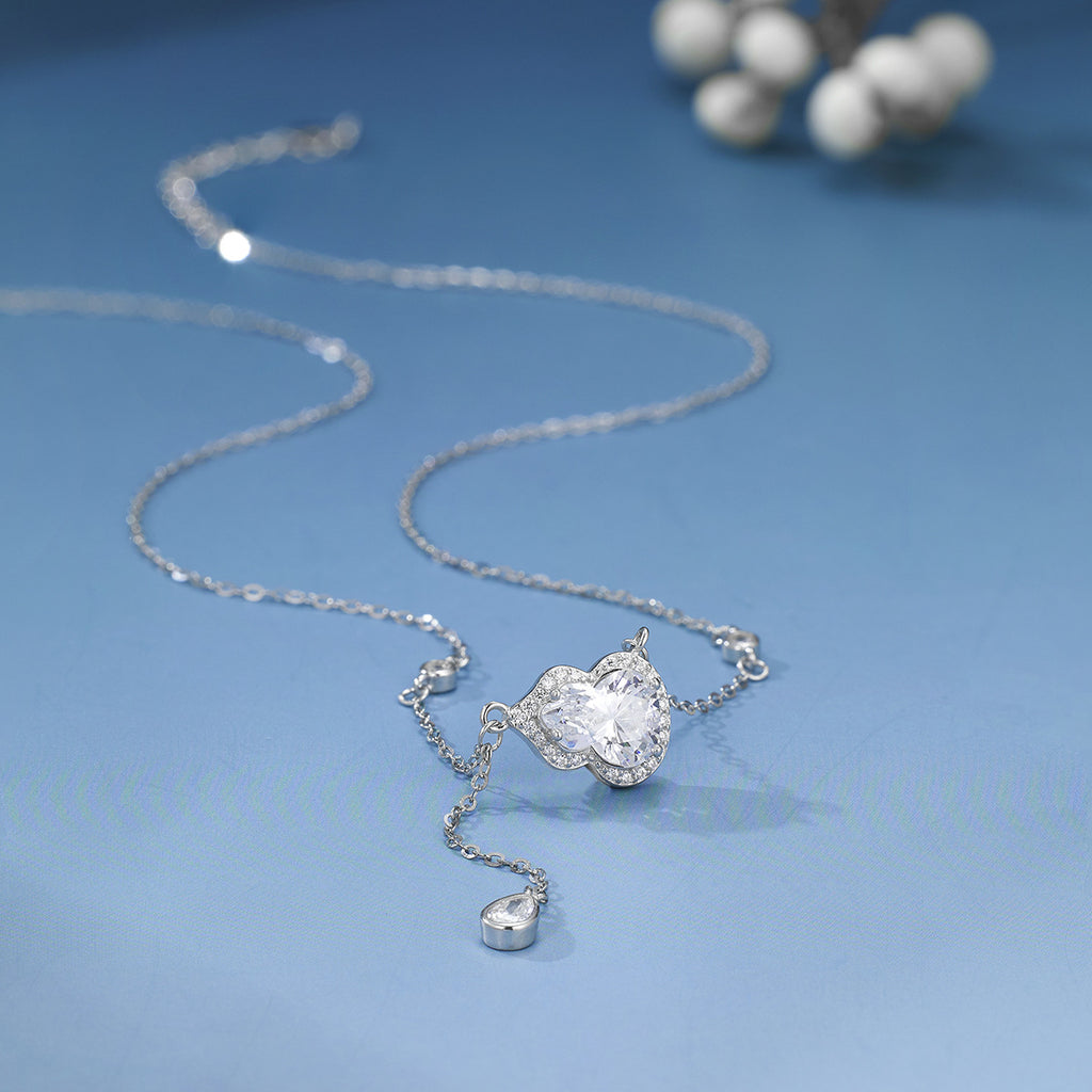 Damen Halskette mit herzförmigem Anhänger und funkelnden Zirkonia Shop Nory