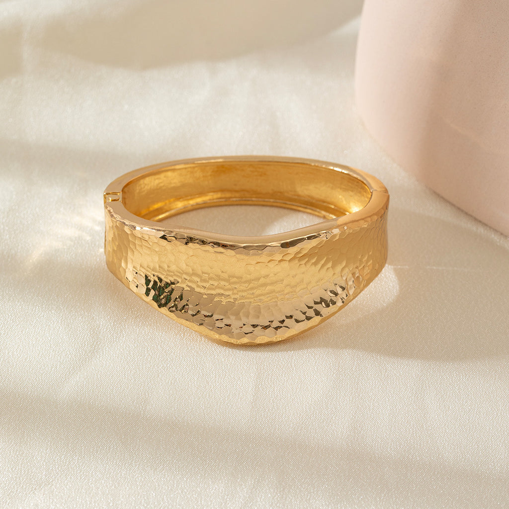 Damen Armreif mit elegantem, geschwungenem Design Shop Nory