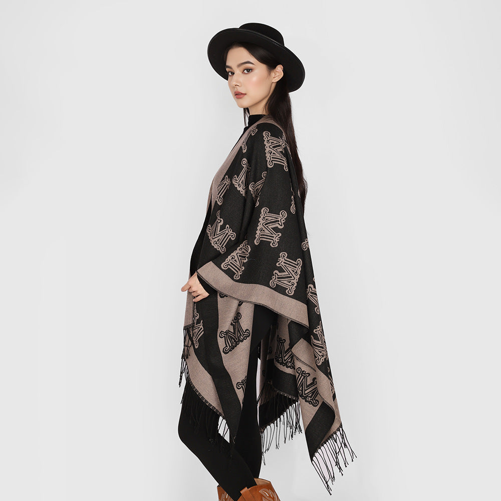 Damen Jacquardponcho mit Monogramm-Allover und Fransensaum Shop Nory