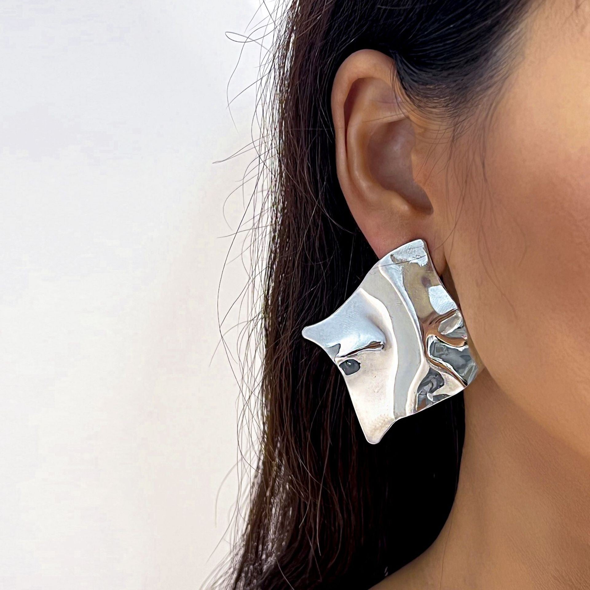 Damen moderne asymmetrische Ohrstecker mit elegantem Design Shop Nory