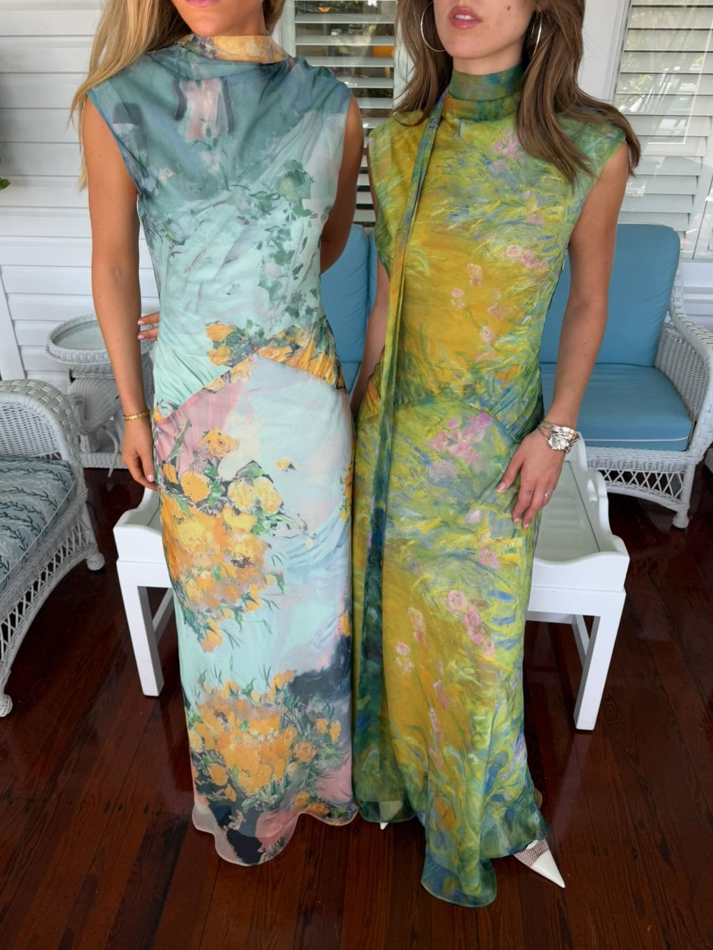 Damen Langes Kleid mit floralem Design und hochgeschlossenem Kragen Shopnory