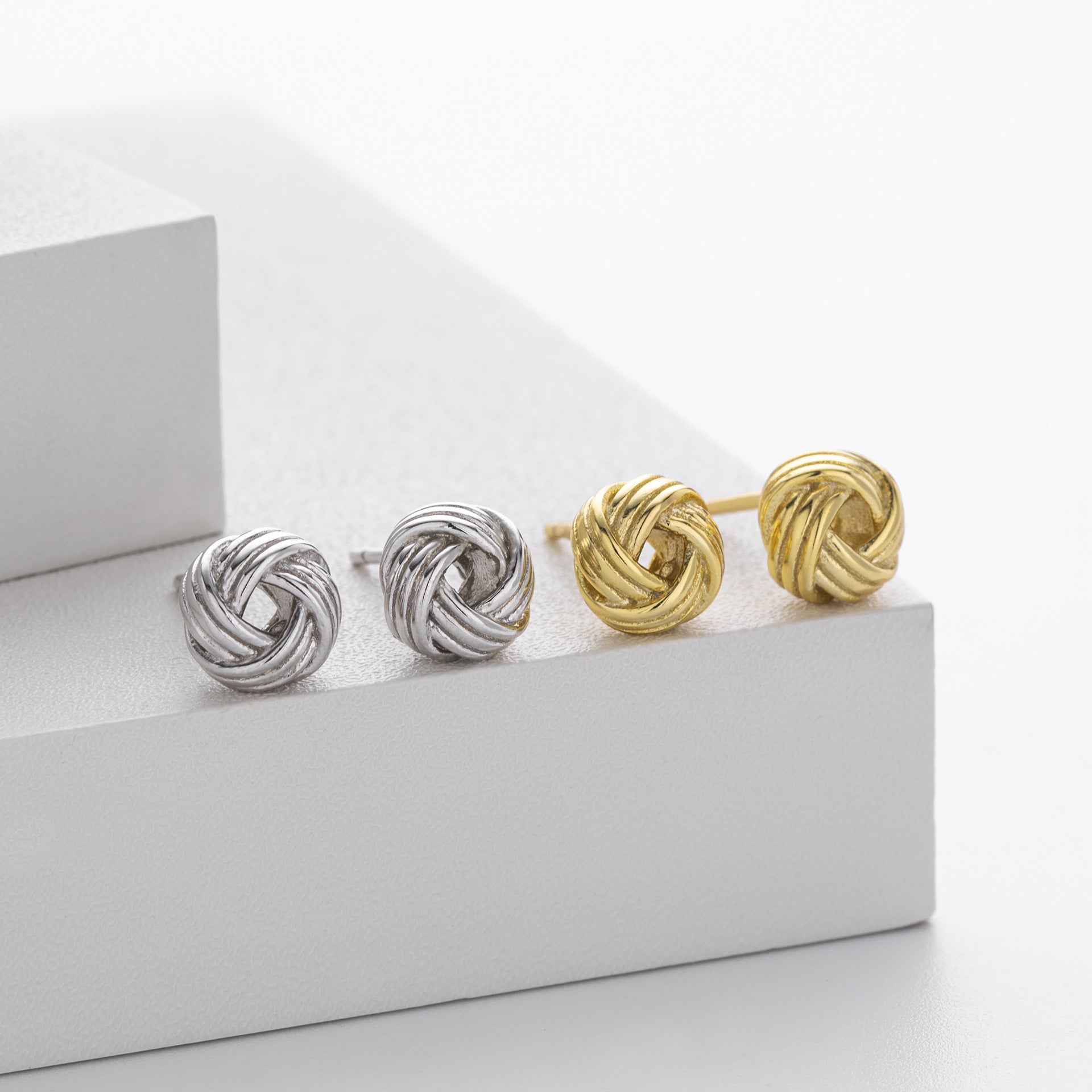 Damen Ohrstecker mit zeitgemäßem Knoten-Design aus hochwertigem 925 Sterling Silber Shop Nory