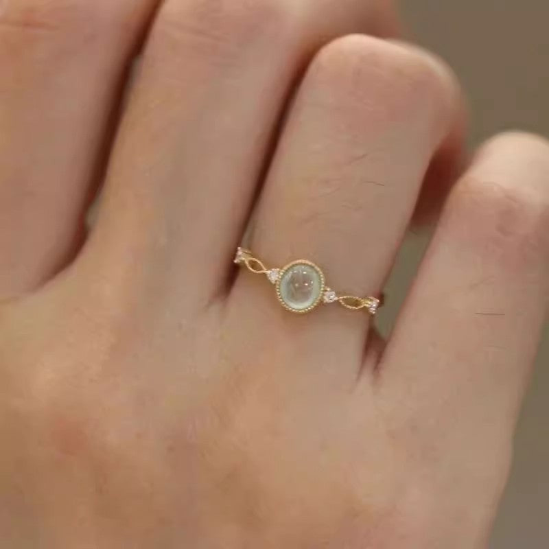 Damen eleganter Ring mit schimmerndem Edelstein und funkelnden Details Shop Nory