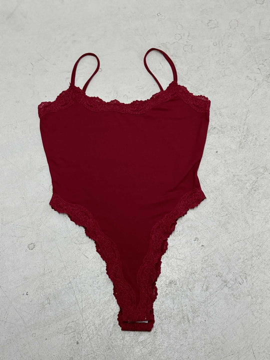 Damen eleganter Bodysuit mit Spitzenakzenten und verstellbaren Trägern