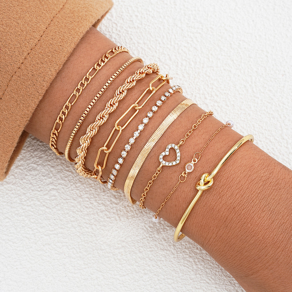 Damen Armband-Set mit eleganten Kettendesigns und funkelnden Details Shop Nory