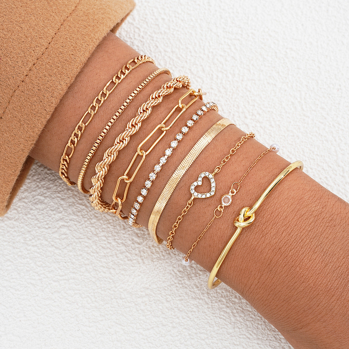 Damen Armband-Set mit eleganten Kettendesigns und funkelnden Details Shop Nory
