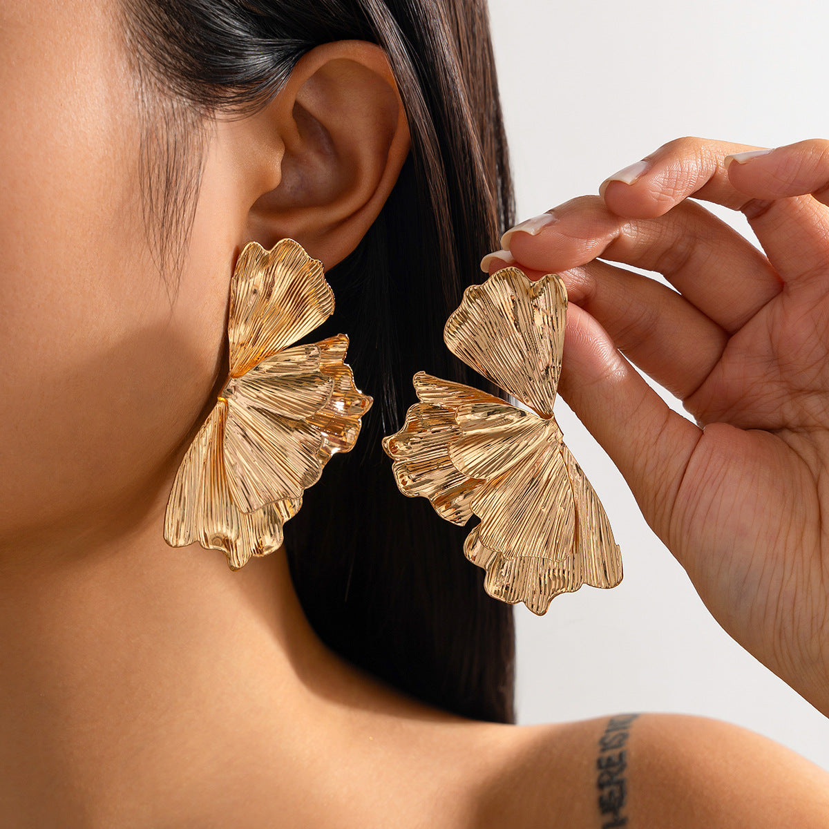 Damen Statement-Ohrstecker im eleganten Blüten Design
