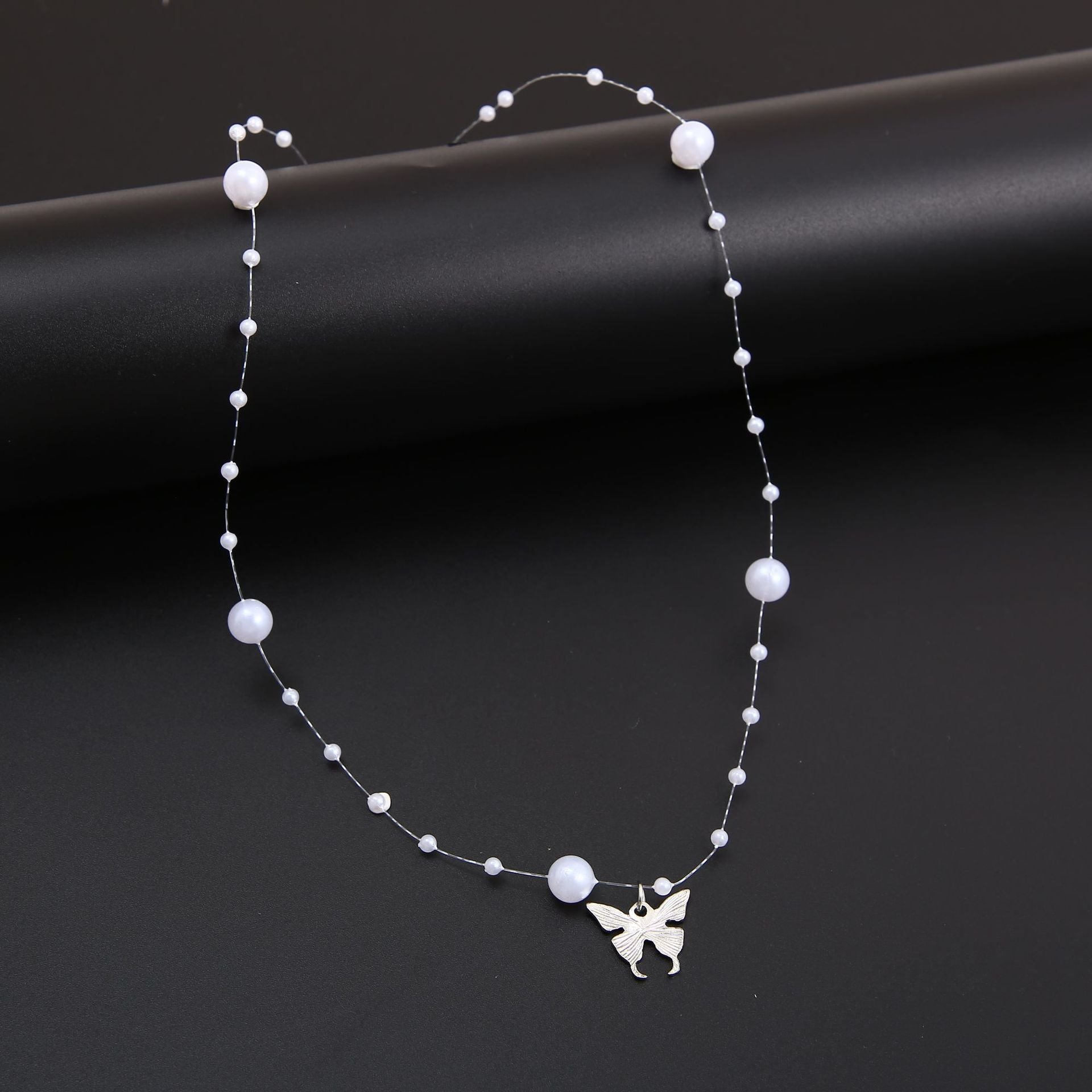 Damen Choker-Halskette mit floralen Details und Perlenakzenten Shop Nory