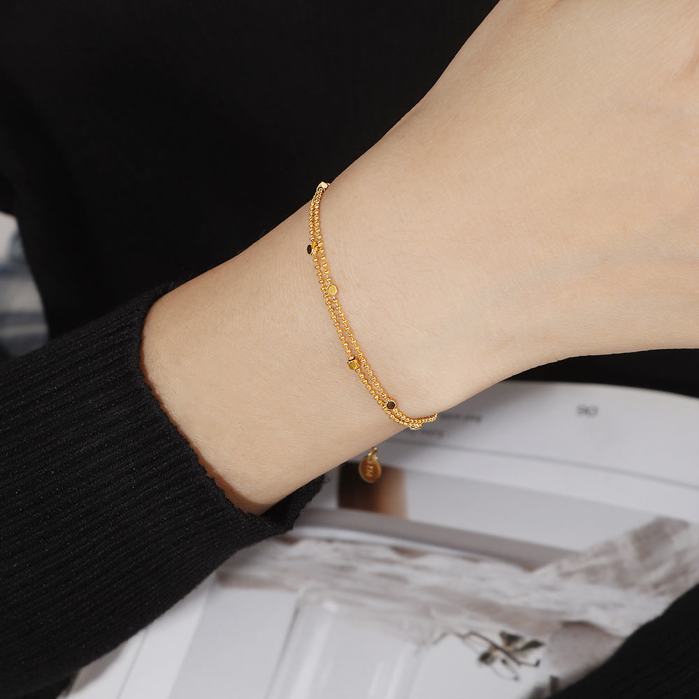 Damen zierliches Armband mit doppelter Kettenanordnung und funkelnden Akzenten Shop Nory