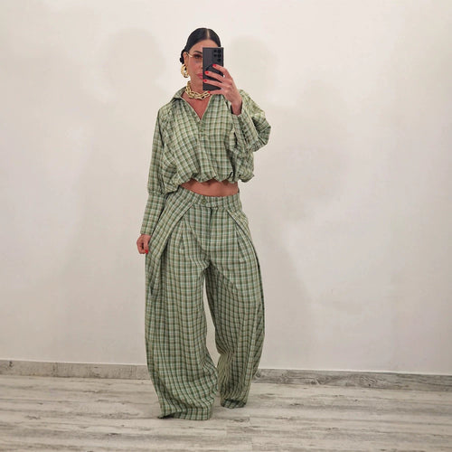 Damen Zweiteiliges kariertes Set mit Cropped Oversize-Hemd und weiter Bundfaltenhose Shop Nory