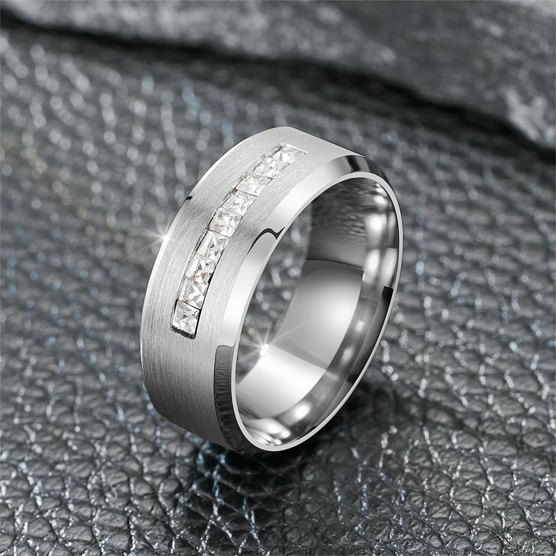 Herren Ring mit elegantem, strukturiertem Design und funkelnden Zirkonia Shop Nory