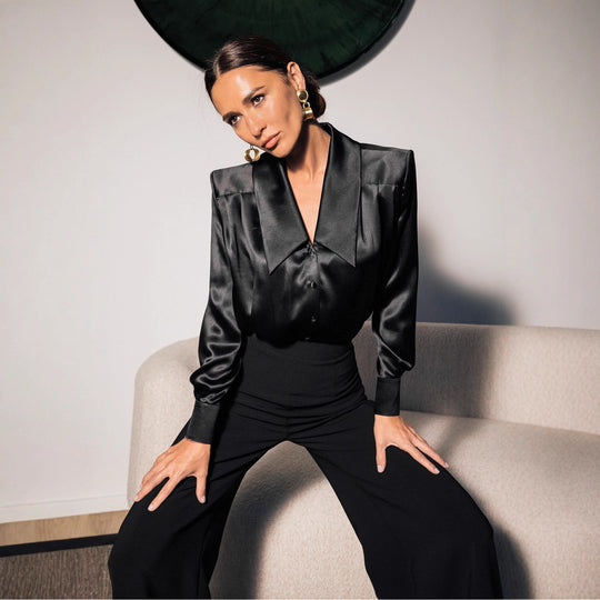 Damen Satinbluse mit übergroßem Spitzkragen und eleganten Langärmeln Shop Nory