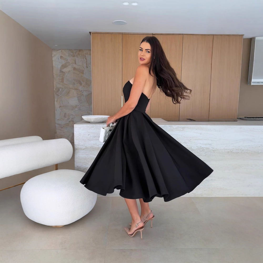 Damen A-linien Cocktailkleid mit trägerlosem Schnitt und schwingendem Rock