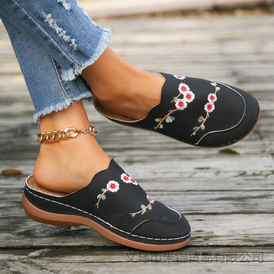 Damen geschlossene Clogs mit floralem Design und komfortablem Fußbett