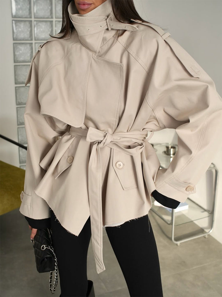 Damen Kurztrench mit weitem Stehkragen, Schulterklappen und Taillengürtel Shop Nory