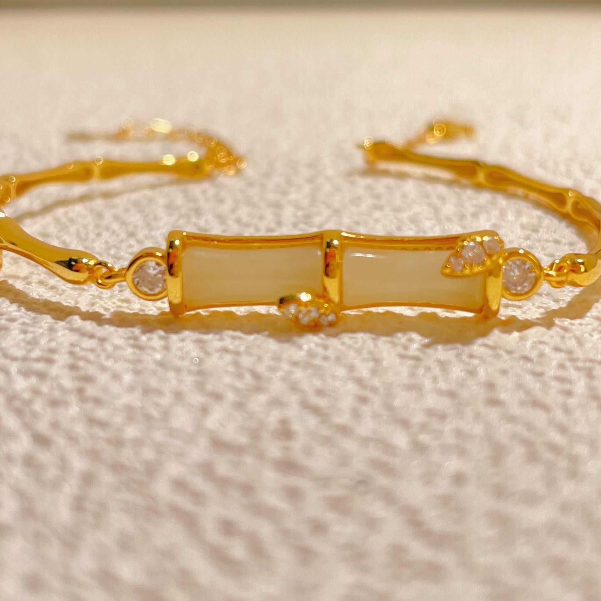 Damen Armband mit elegantem Bambusdesign und hochwertigem Jade-Edelstein Shop Nory