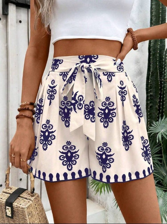 Damen Sommerliche Chino-Shorts mit Bindegürtel