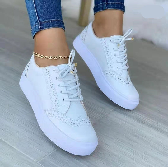 Damen Sneaker im eleganten Design mit klassischer Brogue-Detailierung