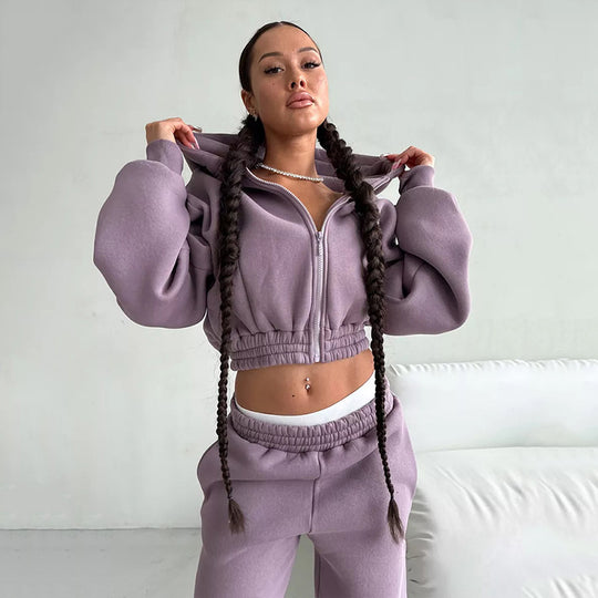 Damen Cropped‑Zip‑Hoodie mit Ballonärmeln und hochgeschnittener Jogginghose mit gerafftem Taillenbund Shop Nory